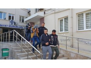 Narkotik polisi 5 zehir tacirini 11 bin lira ile yakaladı