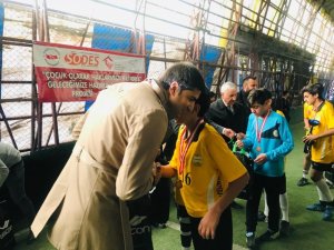 Van’da ‘altın ödüllü’ futbol turnuvası