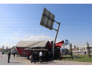 Kütahya'da trafik kazası: 1 ölü, 2 yaralı