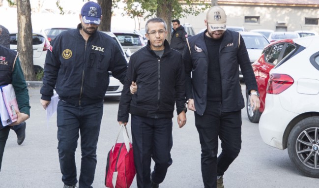 FETÖ'cü eski savcı Ferhat Sarıkaya tutuklandı!