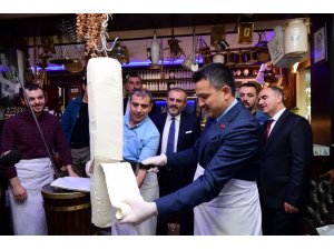 Bakan Pakdemirli, dondurma kesti