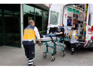 Yolcu minibüsü ile otomobil çarpıştı: 8 yaralı