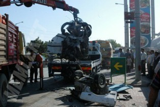 Takla atan araçtan sağ çıktı