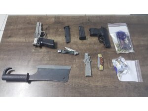 Polis, ticari takside ruhsatsız tabanca ele geçirdi