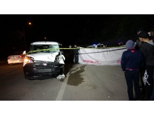 Hafif ticari araçla motosiklet çarpıştı: 2 ölü, 1 yaralı