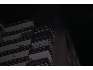 Buzdolabından çıkan yangın apartman dairesini küle çevirdi
