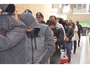 Kasko ve sigorta şirketlerini dolandıran şüphelilere operasyon: 22 gözaltı