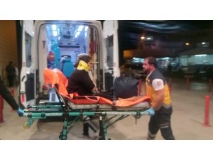 Hafif ticari aracın çarptığı kadın ölümden döndü
