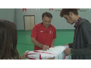Hami Mandıralı: "Burak Yılmaz da son yaptığı hareketlerden memnun değildir"