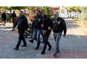 ‘FETÖ ve PKK terör örgütlerine adın karıştı’ bahanesiyle 186 bin lira dolandıran organizenin kuryesi Isparta’da yakalandı