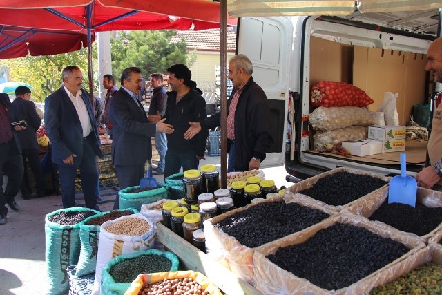 Tutal pazar esnafıyla buluştu