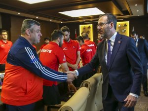 Bakan Kasapoğlu, Ampute Futbol Milli Takımı ile bir araya geldi