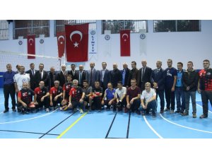 ‘Öğretmenler Günü’ Voleybol Turnuvası başladı