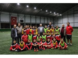 Başkan Baran’dan sporcu öğrencilere destek