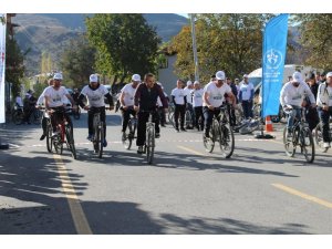 Uzundere’de ‘Koşa biliyorken koş’up pedal çevirdiler