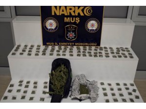 Polisten uyuşturucu tacirlerine darbe