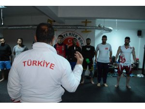 Milli sporcular KUDO MMA Dünya Şampiyonası için Torbalı’da kampta