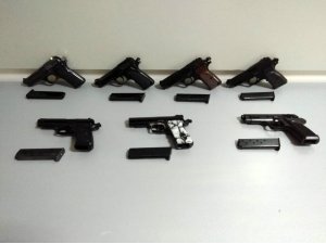 Kamyona gizlenmiş 7 adet tabanca ele geçirildi, 2 gözaltı