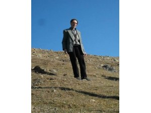 Kız kardeşini orakla öldürdü
