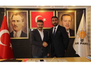 Aday adayı Eşin, ekibiyle birlikte AK Parti İl Başkanlığı’na ziyaret etti