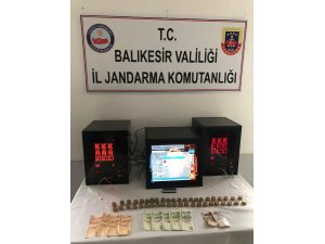 Balıkesir’de 3 kumar makinesi ele geçirildi
