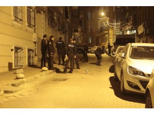 Maskeli şahıs birini silahla vurup kayıplara karıştı