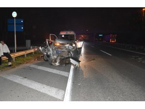 Panelvan ile otomobil çarpıştı: 3 yaralı