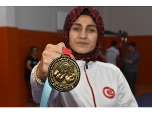 Pes etmedi, çalıştı 3 yılda dünya şampiyonu oldu