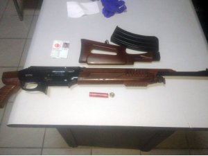 Şüpheli araçlardan tabanca ve pompalı tüfek çıktı