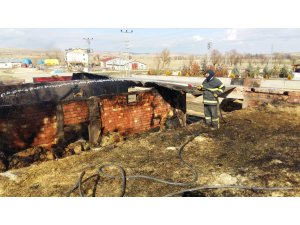 Ulaş'ta samanlık yangını