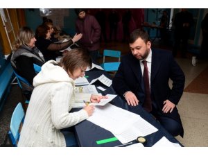 Ukraynalı ayrılıkçıların tartışmalı seçimleri başladı