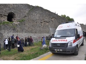 (Düzeltme) Metrelerce yükseklikteki surlardan düşen baba ve oğlunun durumu ağır