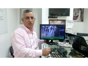 Markete ürün getiren toptancının telefonu aracın içinden çalındı