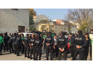 Fotokopi biletlerle maça girişe polis müdahale etti