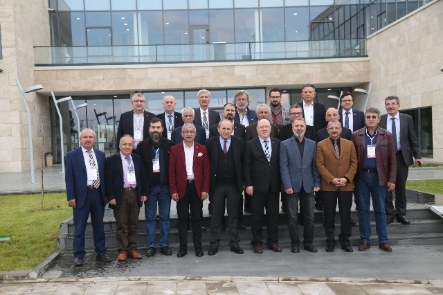 'Yerel medya yayın yapamaz hale geldi!'