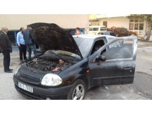 Seyir halindeki otomobil yandı