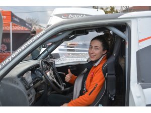 Off-Road Şampiyonası’nda yarışan tek kadın pilot dikkat çekti