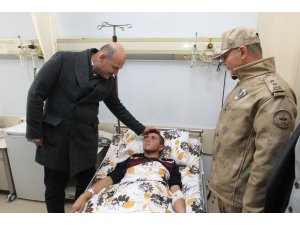 Bakan Soylu'dan patlamada yaralanan askerlere ziyaret