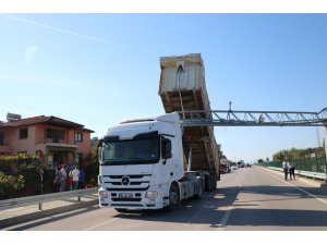 Damperi açık unutulan kamyon mobese sistemini parçaladı