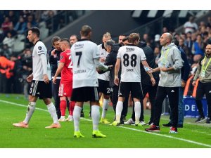 Spor Toto Süper Lig: Beşiktaş: 1 - DG Sivasspor: 1 (İlk yarı)