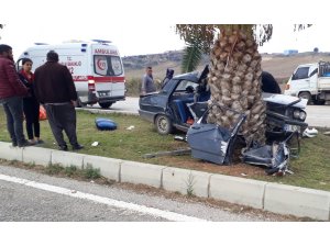 Otomobil ağaca çarptı: 2 yaralı