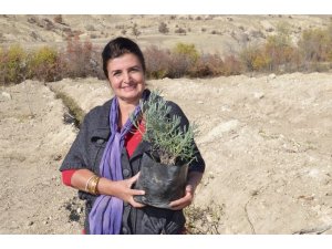 Girişimci kadın, köyünü gül ve lavanta gibi yapacak