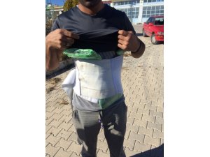 Beline sardığı 1 kilo 660 gram esrar ile yakalandı