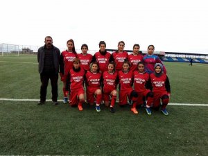 Bayan futbol takımı destek bekliyor
