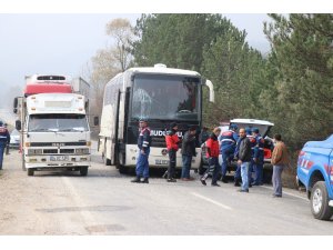 Bolu’da öğrencileri taşıyan otobüs zincirleme kazaya karıştı: 11 yaralı
