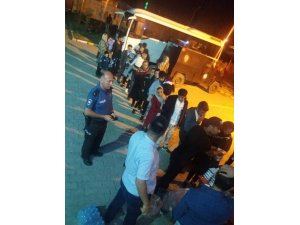 Kamyonet kasasında 80 kaçak şahıs yakalandı