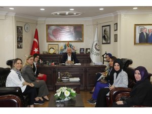 Ak kadınlardan Torbalı çıkarması