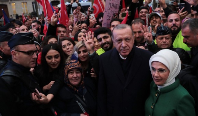 Erdoğan'a gösterilen sevgi o bakanı rahatsız etti!