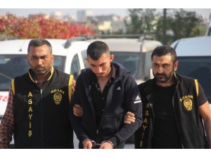 Çay içtikleri büfeci ile bekçisini gasp ettiler