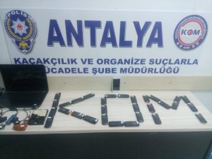 Antalya’da kaçak cep telefonu operasyonu